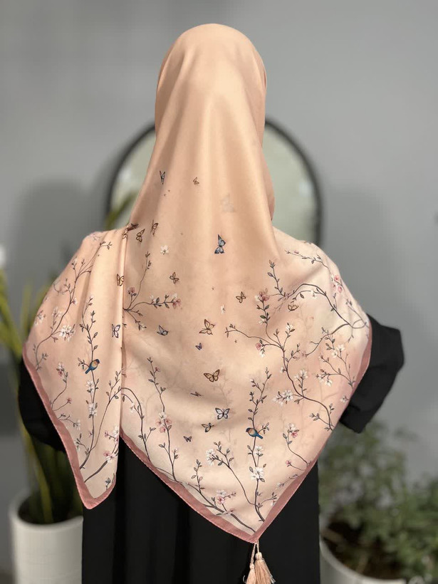 روسری زنانه کرپنخ میس رز قواره ۱۴۰