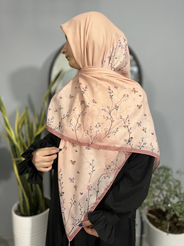 روسری زنانه کرپنخ میس رز قواره ۱۴۰