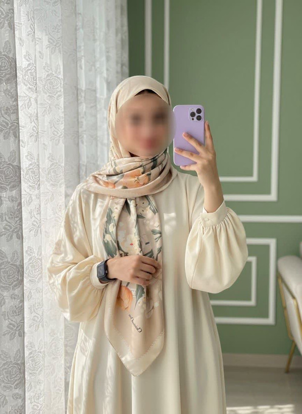 روسری زنانه ابریشم توییل میس رز قواره ۱۳۵(مجموعه اقتصادی)