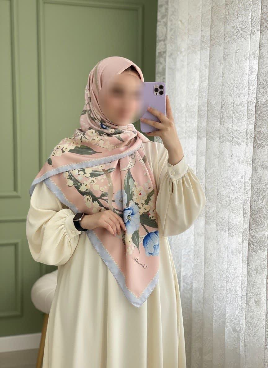 روسری زنانه ابریشم توییل میس رز قواره ۱۳۵(مجموعه اقتصادی)