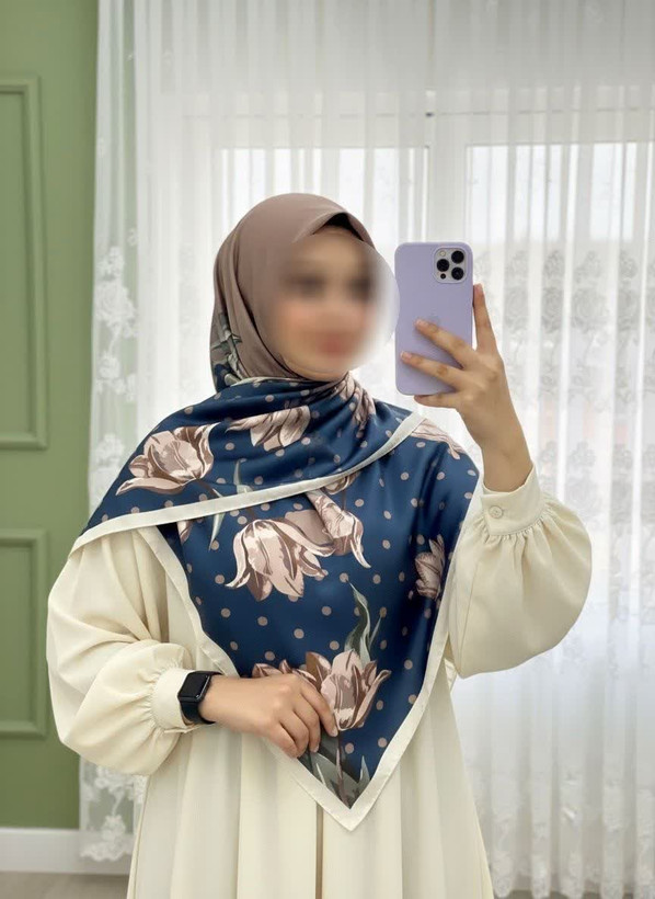 روسری زنانه ابریشم توییل میس رز قواره ۱۳۵