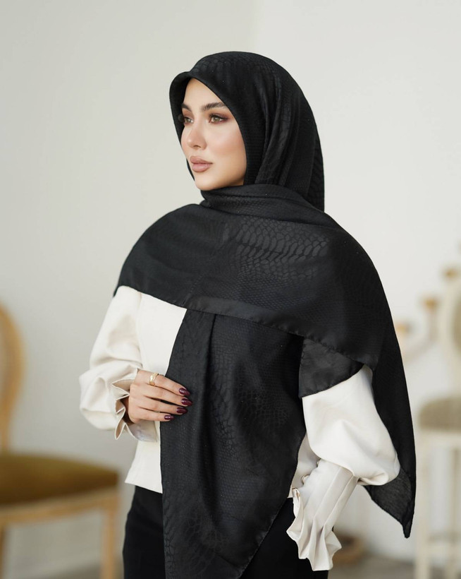 روسری زنانه ژاکارد نگین دار قواره ۱۴۰