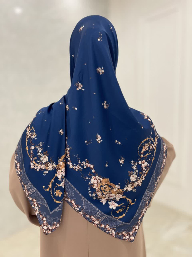 روسری زنانه ابریشم توییل میس رز قواره ۱۳۵(مجموعه اقتصادی)