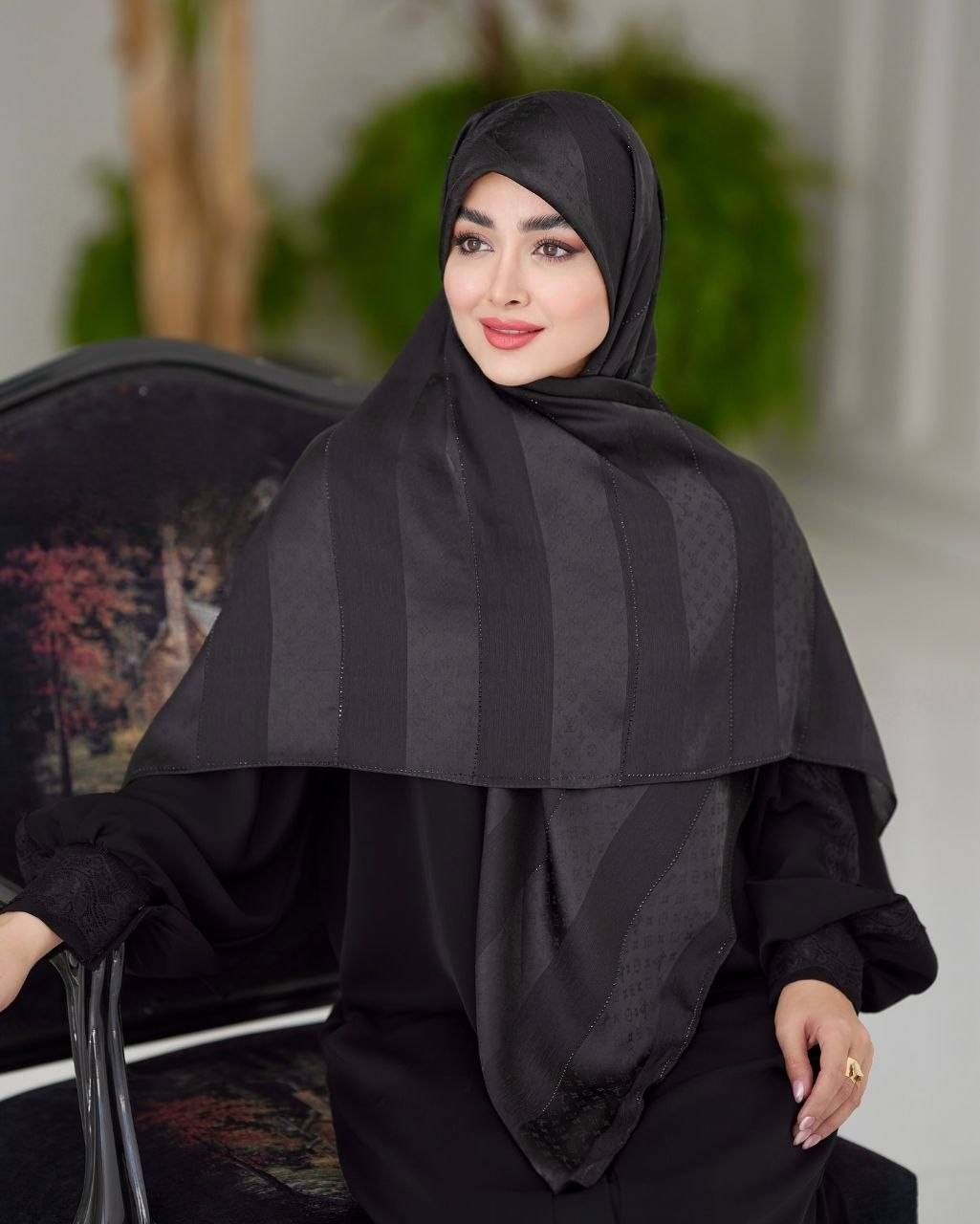 روسری ابریشم ژاکارد وارداتی مزونی زنانه قواره ۱۳۵