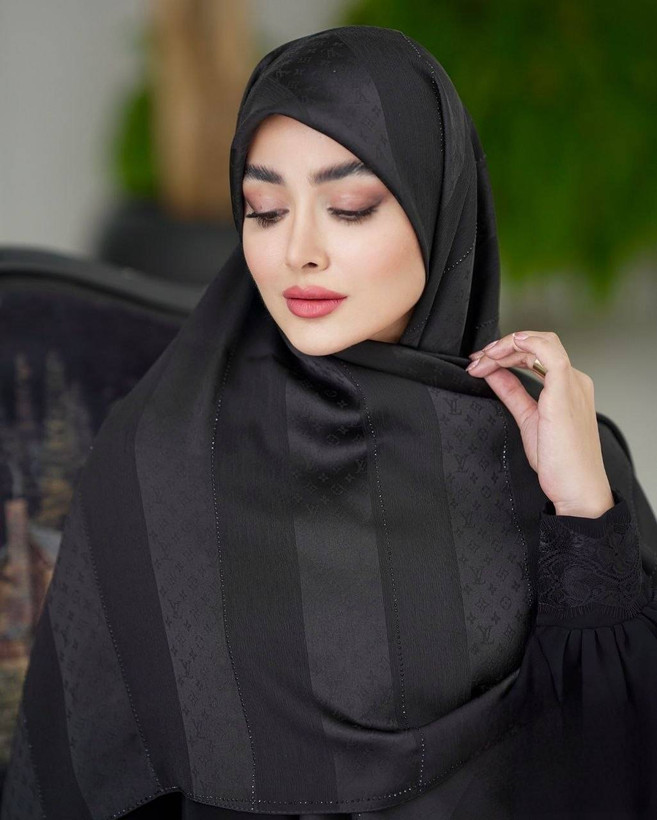 روسری ابریشم ژاکارد وارداتی مزونی زنانه قواره ۱۳۵