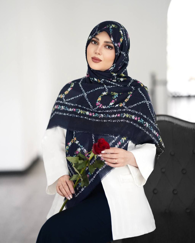 روسری نخ یونیک وارداتی زنانه قواره ۱۳۰
