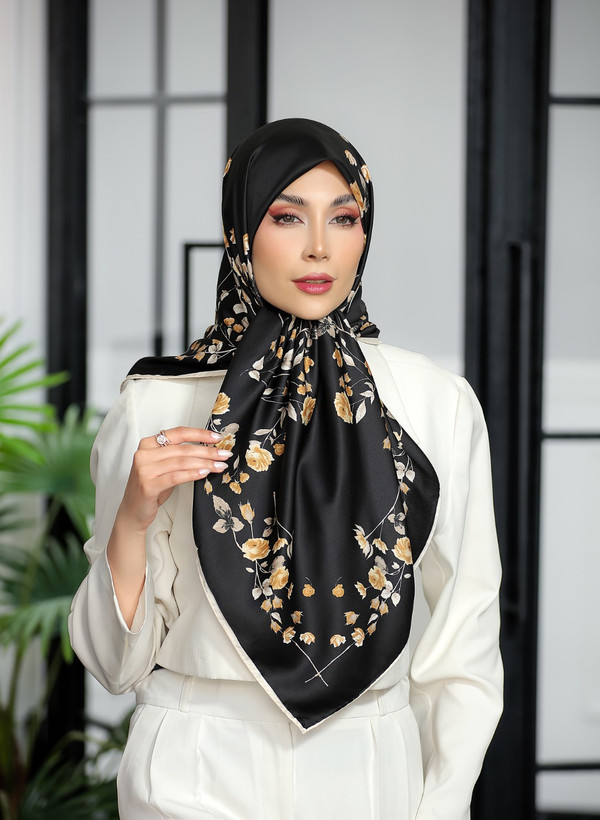 روسری ابریشم توییل کجراه زنانه طرح باربری قواره ۱۲۰
