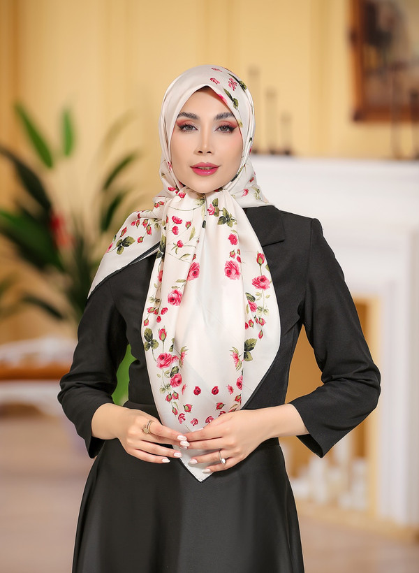 روسری ابریشم توییل کجراه زنانه طرح باربری قواره ۱۲۰