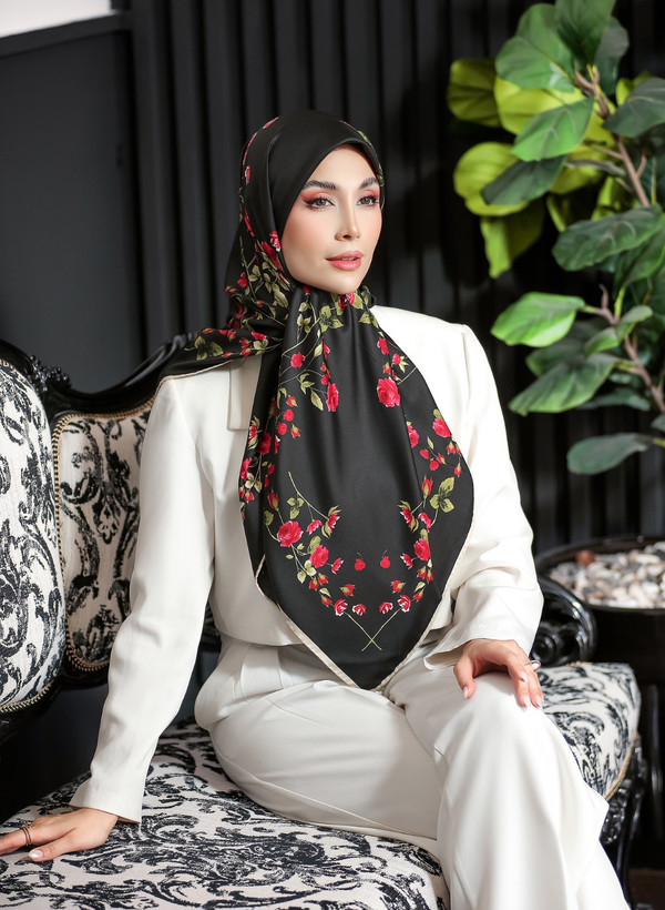 روسری ابریشم توییل کجراه زنانه طرح باربری قواره ۱۲۰