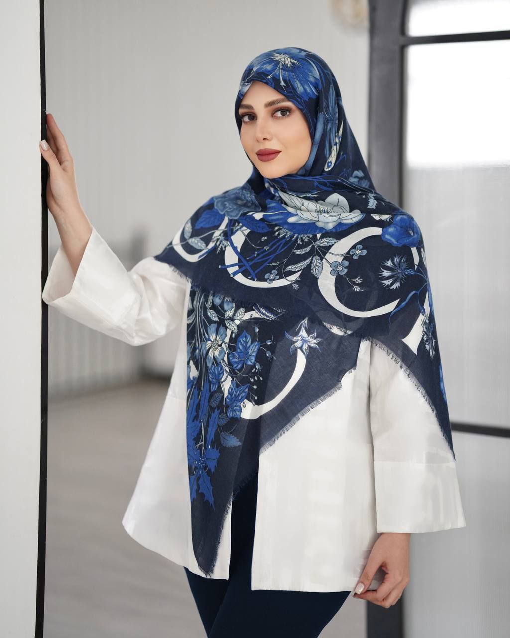 روسری یونیک گل آبی