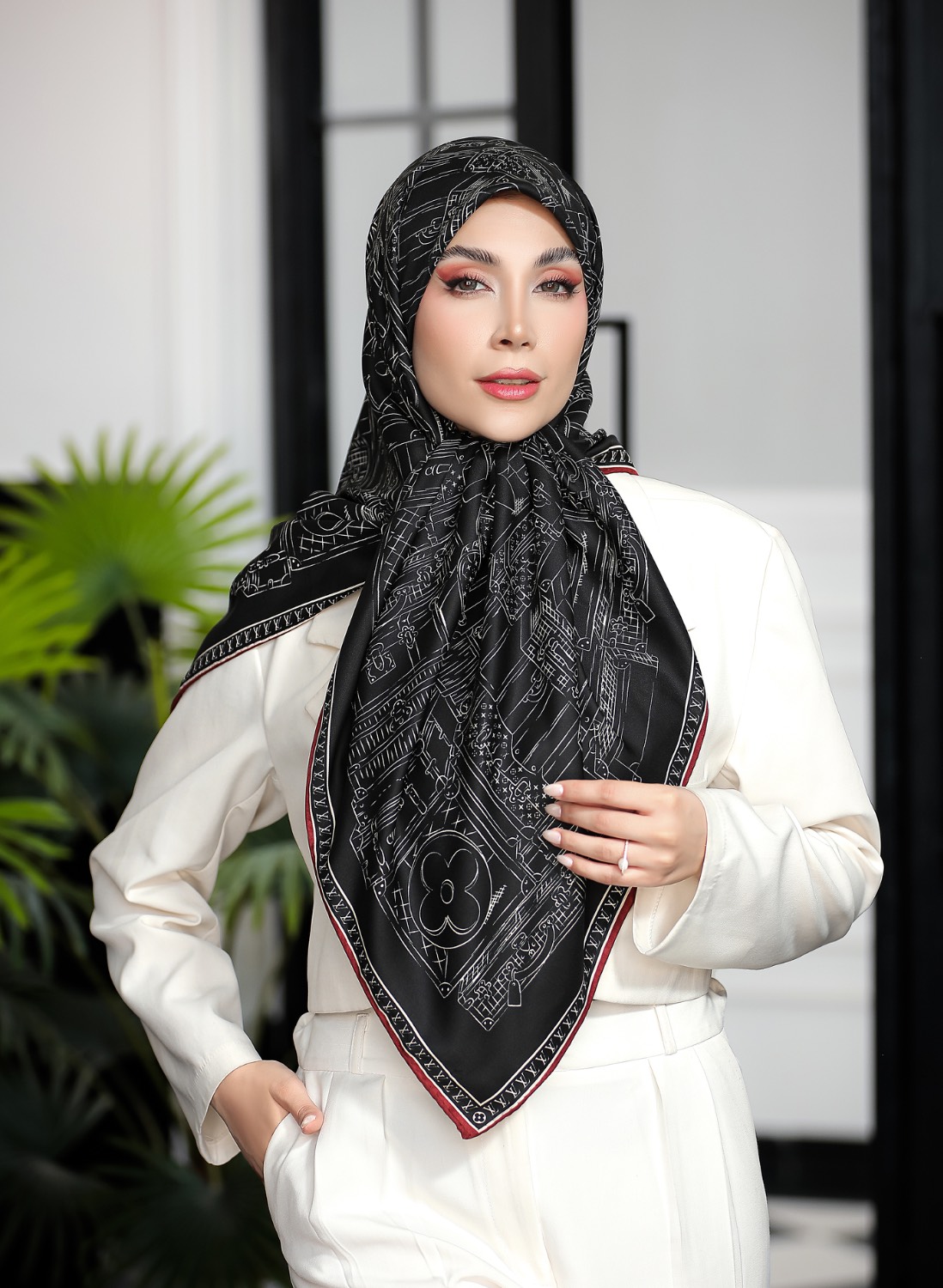 روسری ابریشم توییل کجراه زنانه طرح لویی ویتون قواره ۱۲۰