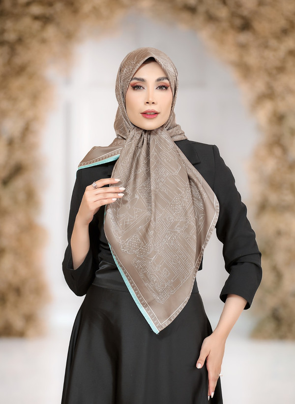 روسری ابریشم توییل کجراه زنانه طرح لویی ویتون قواره ۱۲۰