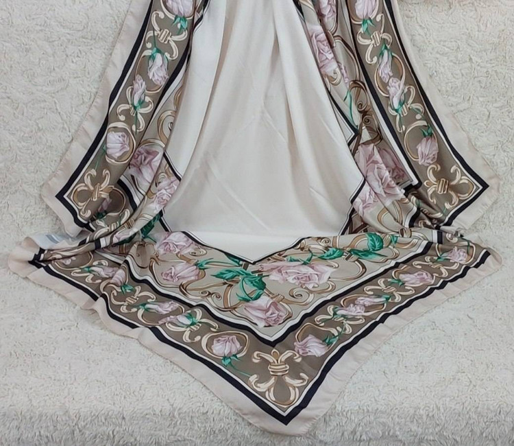 روسری سیااسکارف وسط ساده